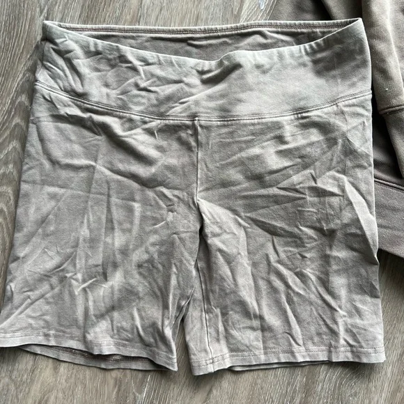 Aritzia Matching Set - Picture 3 of 3